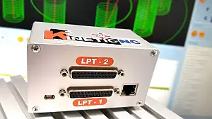 KinetiC NC CNCPOD è un microcomputer ausiliario CNC che svolge calcoli critici in tempo reale con un proprio processore a 32bit con 8 cores
